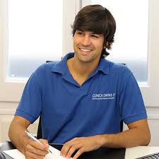 Álex Vallés en los inicios de su clínica